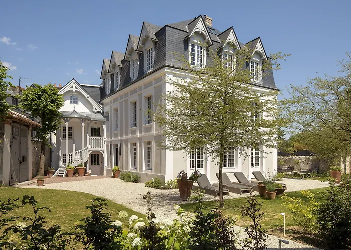 Saint-Delis Hotel & Spa - La Maison Du Peintre - Relais & Chateaux